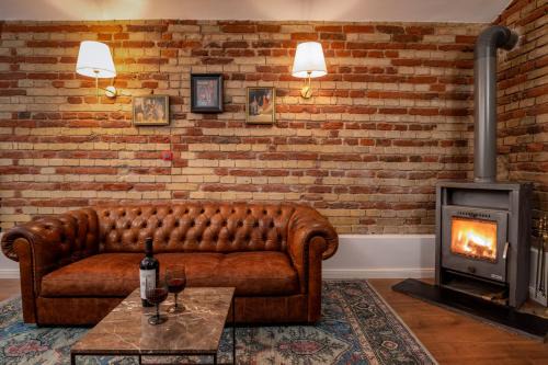 Le Petit Rouge Central Studio