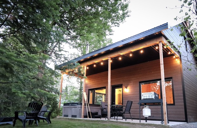 Le Pic-bois Chalet au Bord de L'eau Avec spa