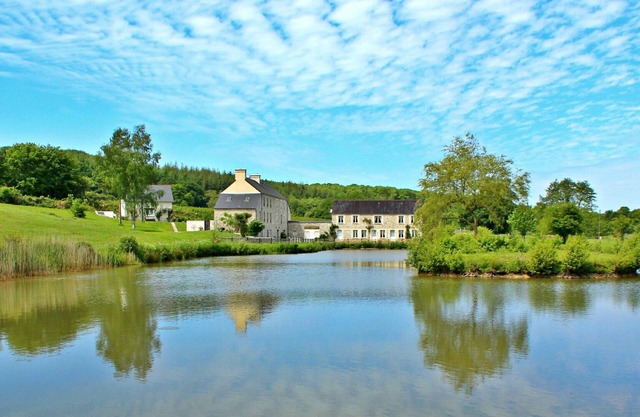 Le Pont D'Albart lakeside views in beautiful countryside with swimming pool