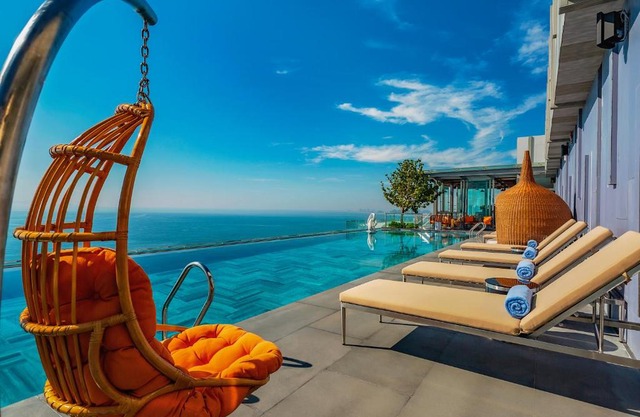 Le Sands Oceanfront Danang Hotel
