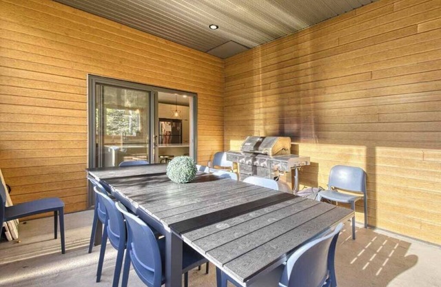Le Scandinave : luxurious waterfront with HOT TUB