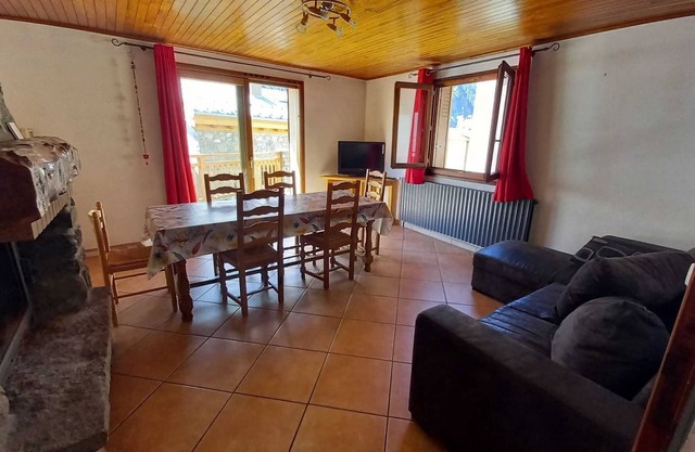 Le Serret Blanc 1 - Beautiful apartment at the top of the village