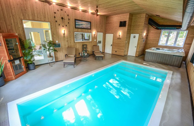 Le SUMMUM St-Sauveur Luxe + PISCINE INTÉRIEUR/luxury cottage indoor pool-spa