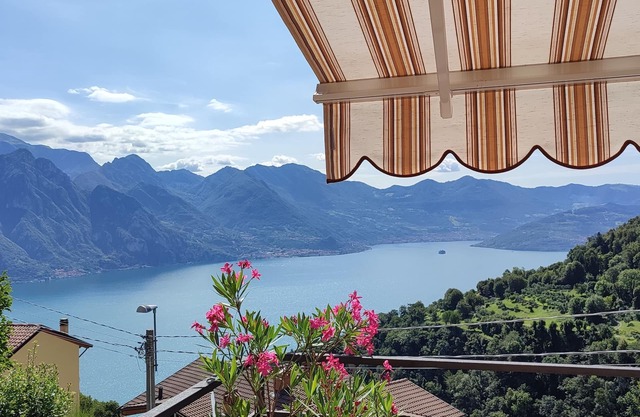 Le Terrazze - Three-room apartment with terrace and shared pool on Lake Iseo