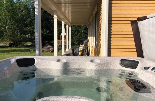 Le Tournesol Cottage to rent near ski Mount Sutton