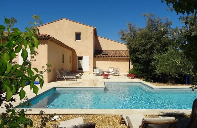 LE VEOU, Gîte with swimming pool