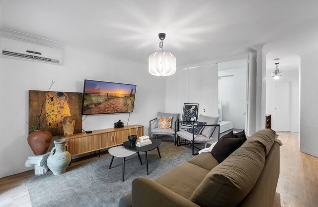 Leafy central stylish apartment in great location.
