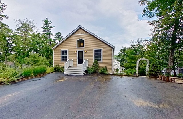 Leaward Shores Guesthouse | Lake view home in Moultonborough with dock & deck