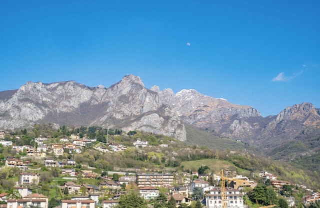Lecco top panorama - Two Bedroom Apartment, Sleeps 5
