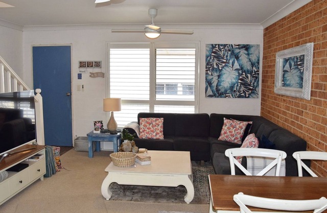 Leeann's Beachfront - Ocean View.