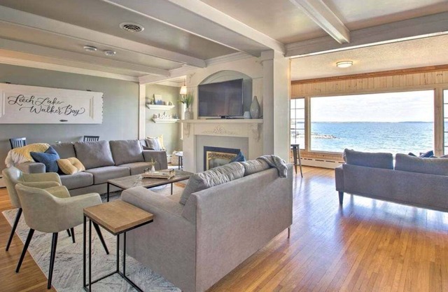 Leech Lake Beauty: Spacious and Cozy lakefront home