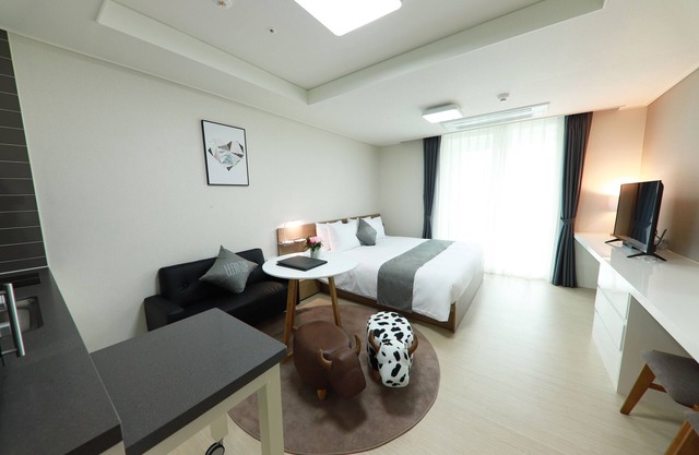 Leeinstay Hotel