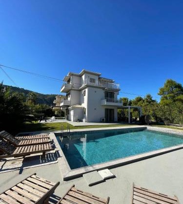 Lefkada Beach Villa