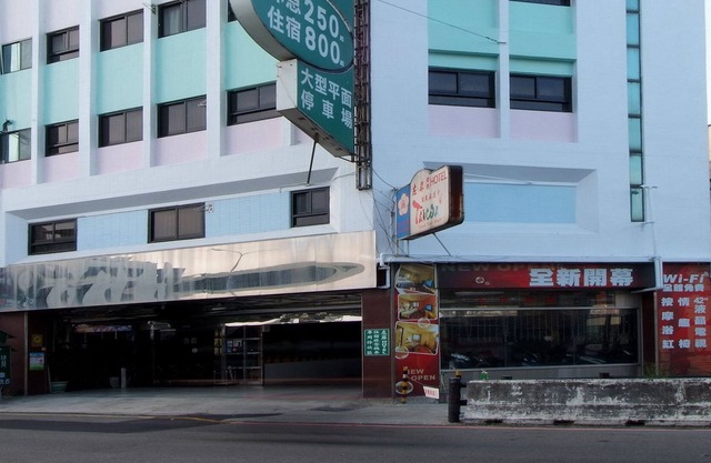 Left Bank Hotel