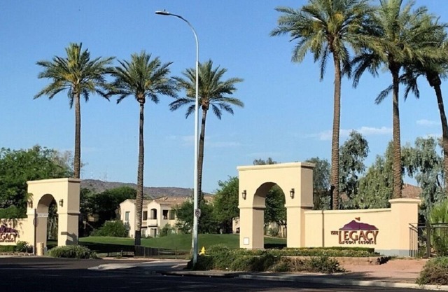 Legacy Golf Resort: SPACIOUS FULL CONDO:Master Bdrm-13/4 Bath-Full Kitchen-Patio