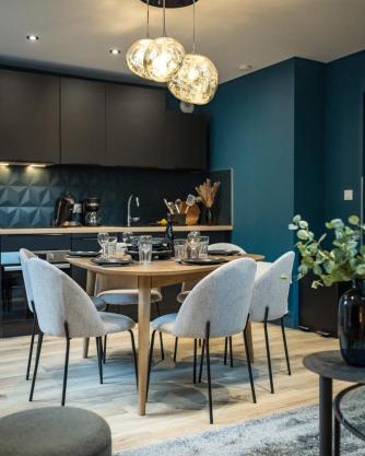 Legendary ski & cycling 4 to 6 guest getaway