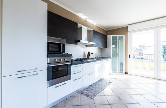 Legnano 20 - One Bedroom Apartment, Sleeps 4