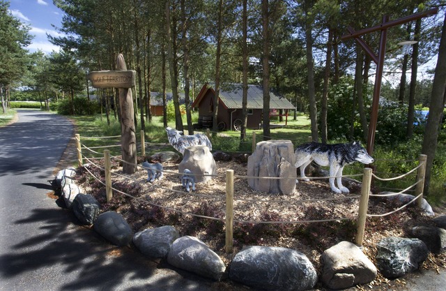 LEGOLAND Wilderness Barrels & Cabins