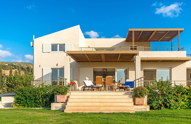Legrena Beach Villa in Sounio (just meters away from a quiet sandy beach)