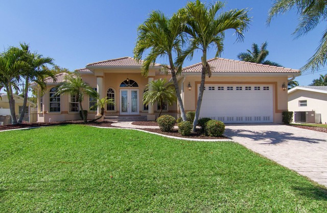 Leisure living in the Yacht Club, one of Cape Coral's most desirable locations