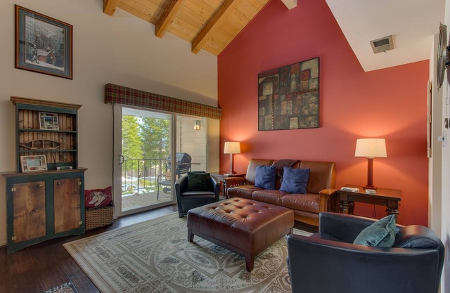 Leisure Time: 2 BR, 1.5 BA Townhouse in Carnelian Bay, Sleeps 4