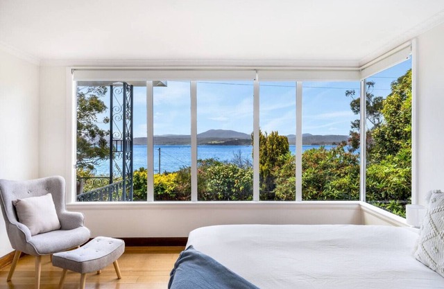 Lemonade by the Beach: Serene Huon Valley Retreat with Water Views