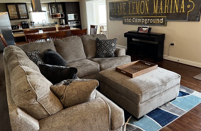 LemonLife Luxury Lodge w/Lake View & Access, Boat Avail.
