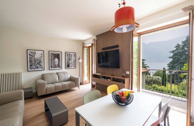 Lenno Giallo – Beautiful Lake View Village Apartment by Italian Apartments.