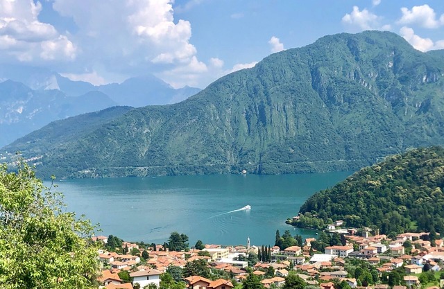 Lenno Villa Panoramica lake view home sleeps 8 guests by Italian Apartments.