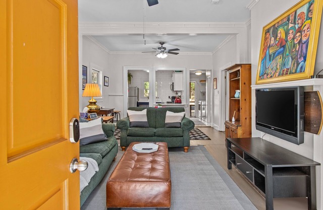 Lenoir Cottage w/covered patio and fire pit!
