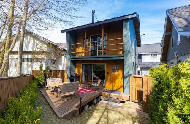 Lenz A modern wooden house inspired by teddy bear /Kitasaku-gun Nagano