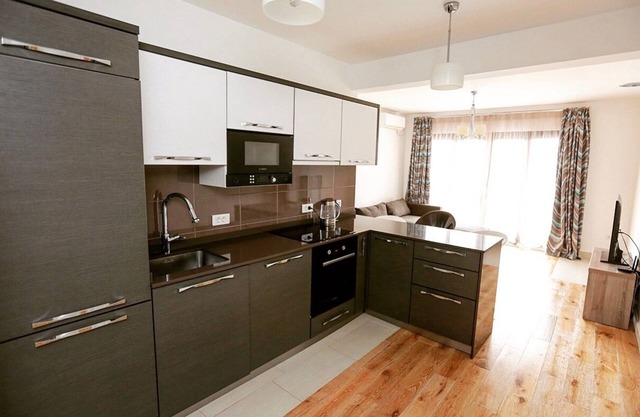 LEO 10 - a spacious new duplex close to the beach