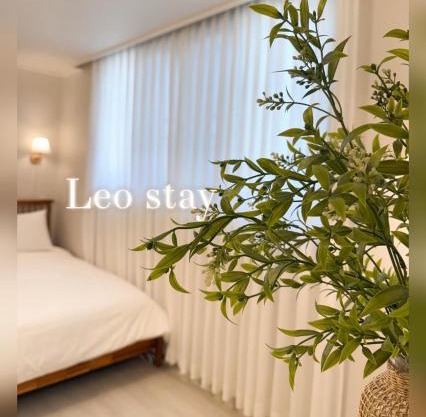 Leo stay