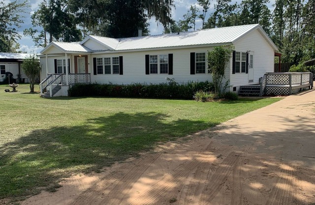 Leon’s Retreat😀 5⭐️Lake Seminole fishing🎣 spacious home near Big Jim’s!