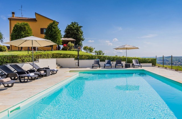 Leondina Country House with pool and panoramic view in Corinaldo, a heaven of peace in the Marche co