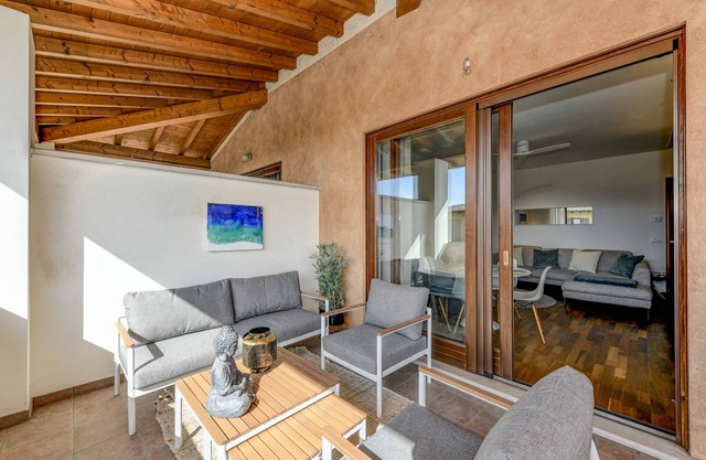 Leone: modern apartment in Moniga