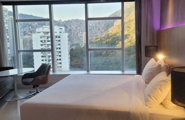 Less than 100 meters from the sea! Luxury suite located at the Nacional-RJ hotel