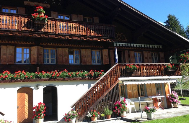Les Diablerets Apartment for 2 people in quiet Swiss chalet 5 min from village.