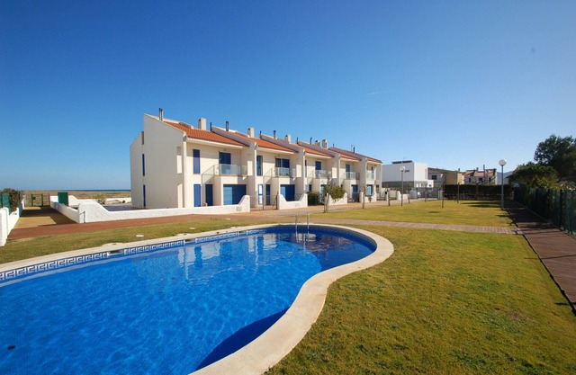 Les Dunes 04 - Beachfront, A/C and with pool