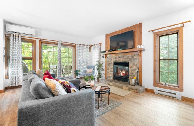 Les Falaises Tremblant - Ski In/Out Condo w/2bdrs