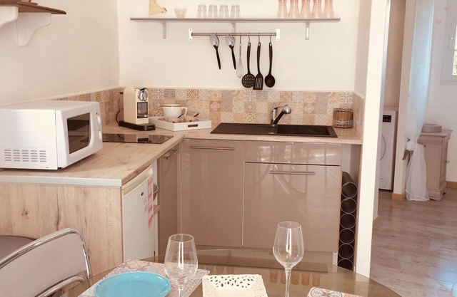 Les Papillons 40m2, a real cocoon for two lovers! Shared swimming pool