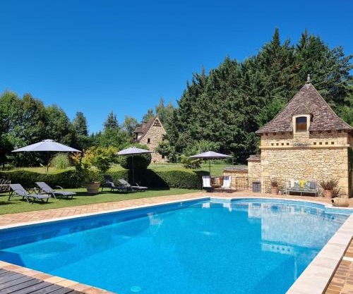 Les Granges Hautes, maisons de vacances, proches de Sarlat avec piscine, parc,
