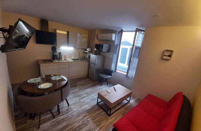 Les IRIS APT 105, T2 COSY, 30 m2, 1 bedroom with TV