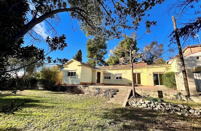 Les Jardins du Carignan - Jolie Maison sur un Terrain de 1300m2 en Centre Ville