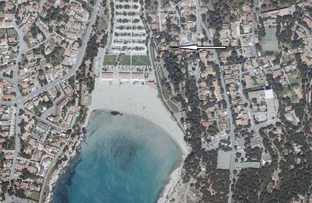 Les pieds dans l'eau - beach and relaxation in Martigues, just 2 minutes from Marseille".