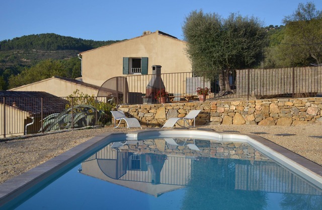 Les Raisins Bleus farmhouse with swimming pool for relaxing holiday in the Caldière