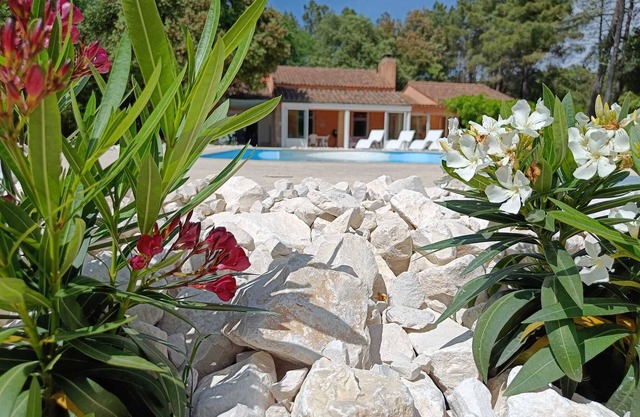 Les Volets bleus: Charming villa 400 m from village center Heated swimming pool