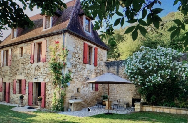 Les Volets Rouges, charming house with view and private pool, near Sarlat.