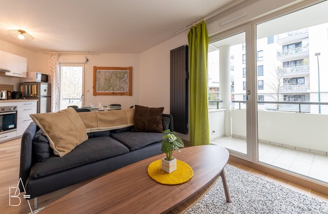 L’Esperluette - 44 sqm apartment with garage & balcony in the city center