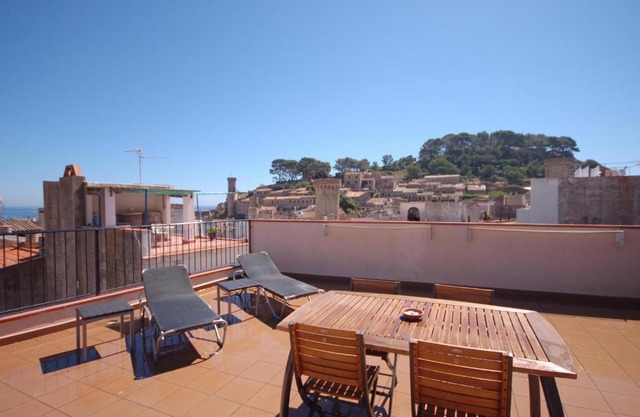 LETS HOLIDAYS Cozy Apartment Near to the Castle